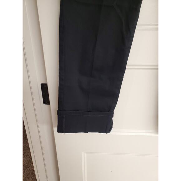 Women's NYDJ "Dayla Wide Cuff Capri" Jeans in Black Denim | Size 8 - Picture 4 of 9